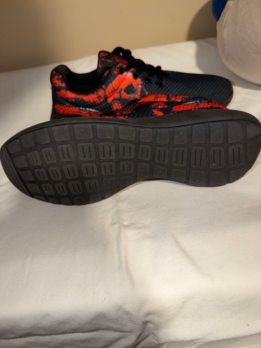 Black & Red Skull Accent Men’s Athletic Sneakers - Picture 4 of 5